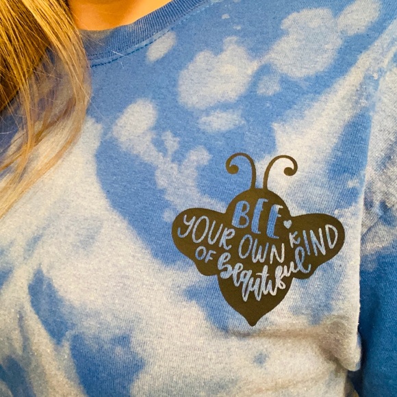 Bee 🐝 Beautiful tee - Picture 2 of 3